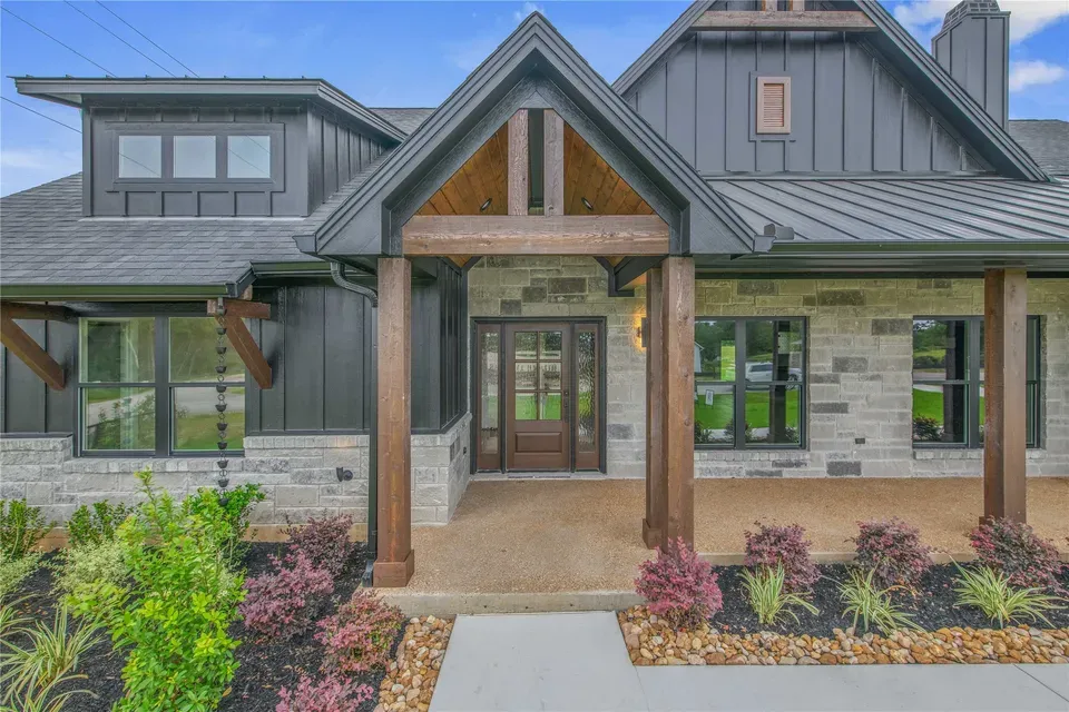 4 Bed 3 Bath Modern Contemporary Residence in College Station, TX - 3