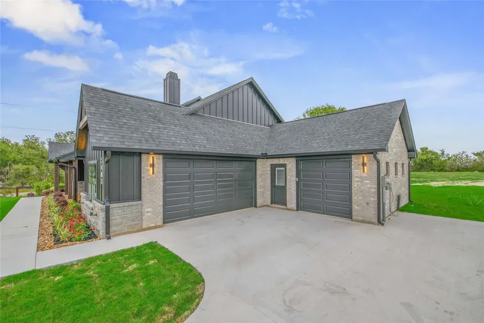 4 Bed 3 Bath Modern Contemporary Residence in College Station, TX - 4