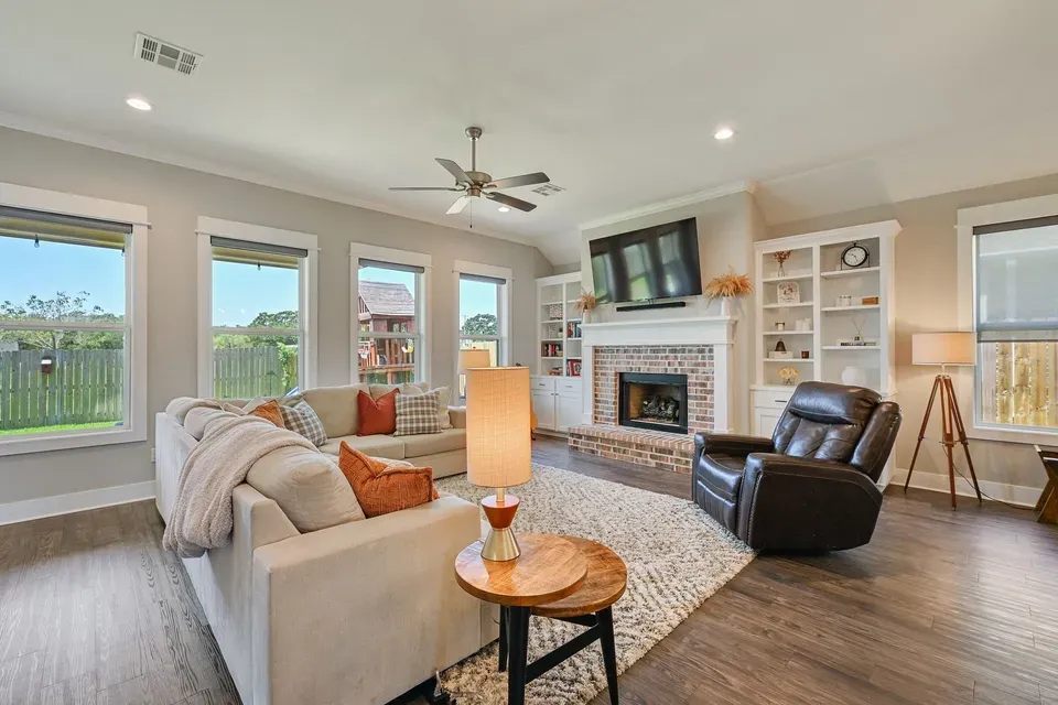 4 Bed 3 Bath Modern Contemporary Residence in College Station, TX