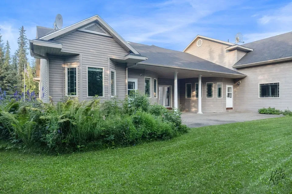 4 Bed 3 Bath Modern Contemporary Residence in Fairbanks, AK - 1