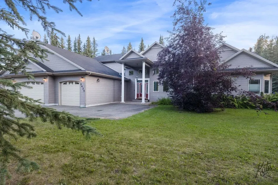 4 Bed 3 Bath Modern Contemporary Residence in Fairbanks, AK - 2