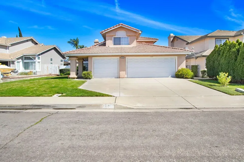 4 Bed 3 Bath Modern Contemporary Residence in Fontana, CA - 2