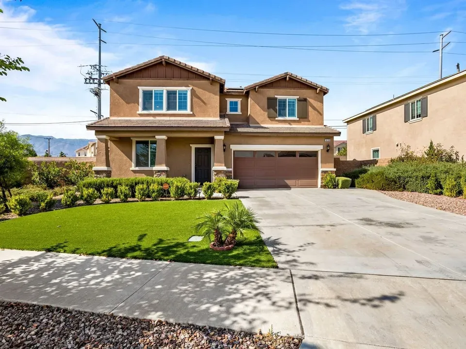 4 Bed 3 Bath Modern Contemporary Residence in Fontana, CA - 2