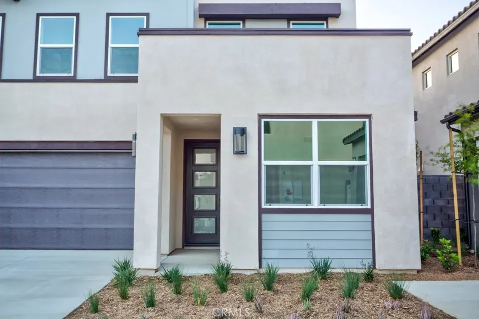 4 Bed 3 Bath Modern Contemporary Residence in Fontana, CA - 4