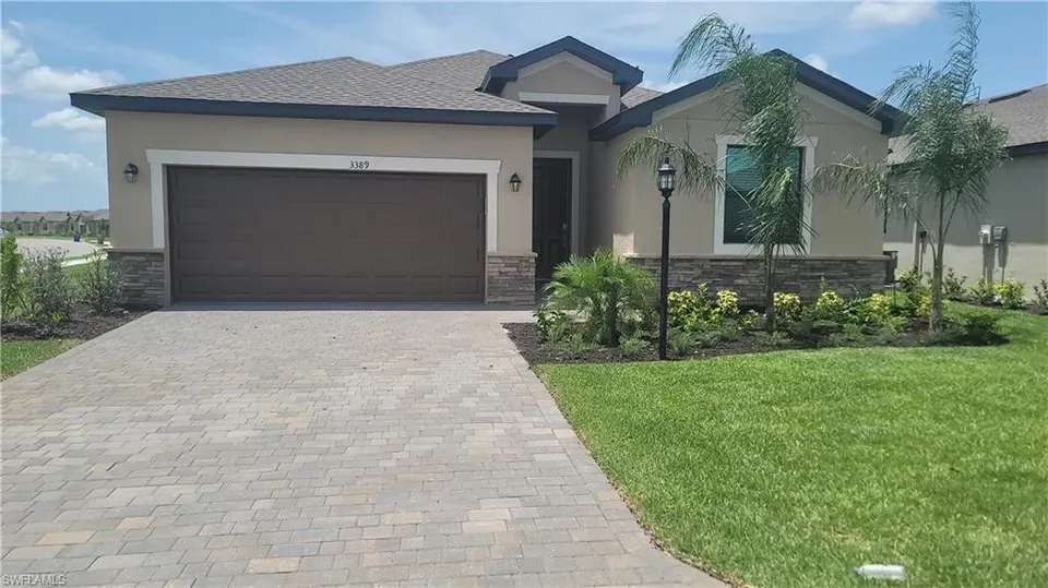 4 Bed 3 Bath Modern Contemporary Residence in Fort Myers, FL