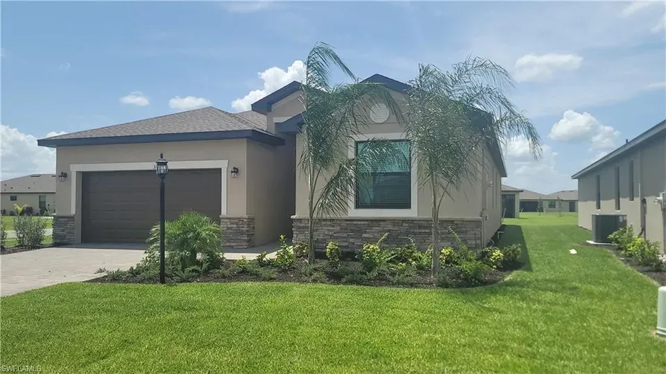 4 Bed 3 Bath Modern Contemporary Residence in Fort Myers, FL - 2