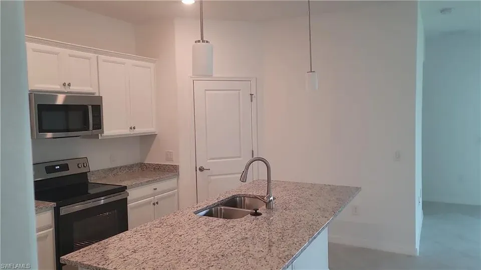 4 Bed 3 Bath Modern Contemporary Residence in Fort Myers, FL - 5