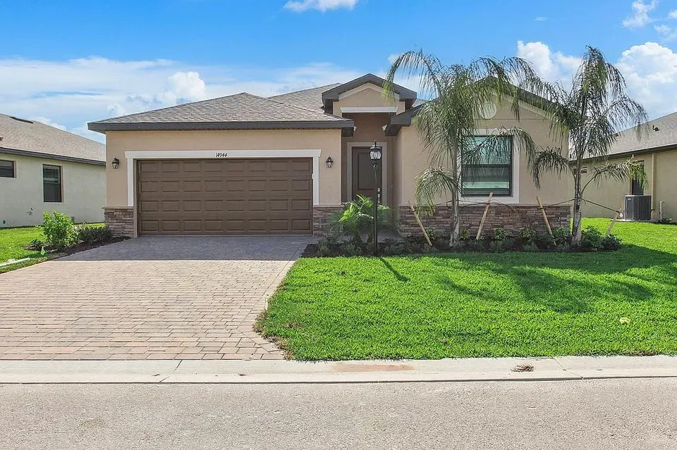 4 Bed 3 Bath Modern Contemporary Residence in Fort Myers, FL