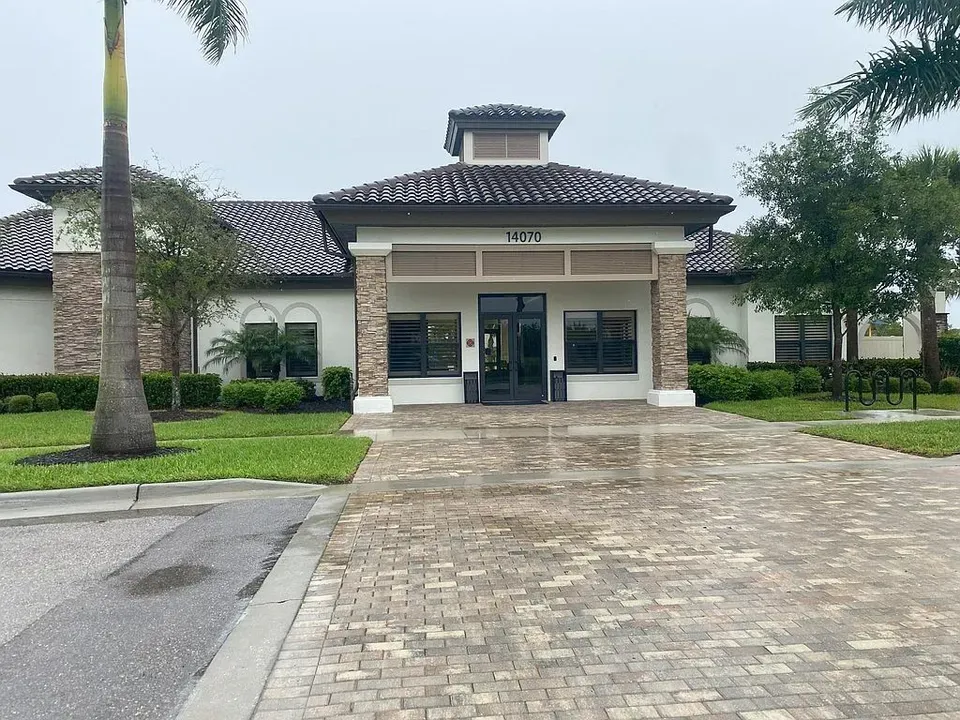 4 Bed 3 Bath Modern Contemporary Residence in Fort Myers, FL - 3