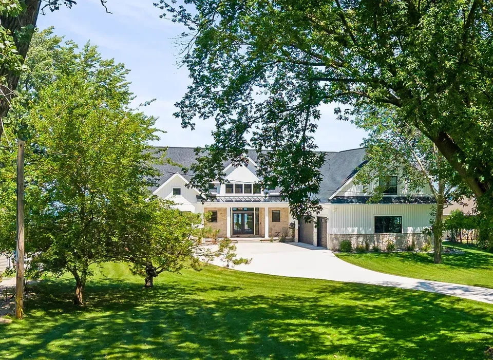 4 Bed 3 Bath Modern Contemporary Residence in Green Bay, WI - 1