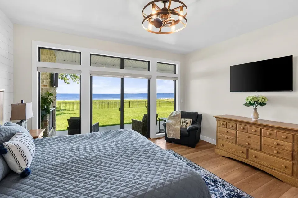 4 Bed 3 Bath Modern Contemporary Residence in Green Bay, WI - 4