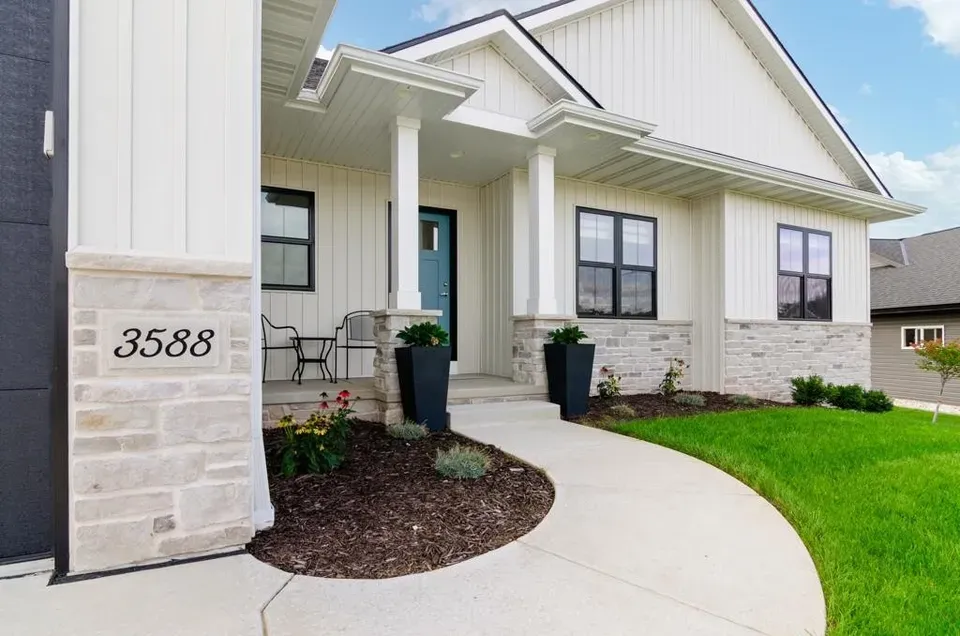 4 Bed 3 Bath Modern Contemporary Residence in Green Bay, WI - 2