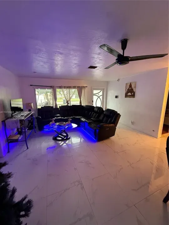 4 Bed 3 Bath Modern Contemporary Residence in Hollywood, FL - 2