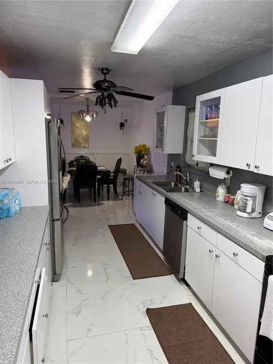 4 Bed 3 Bath Modern Contemporary Residence in Hollywood, FL - 4