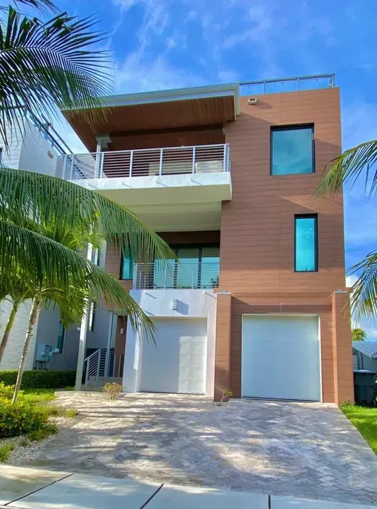 4 Bed 3 Bath Modern Contemporary Residence in Hollywood, FL - 1