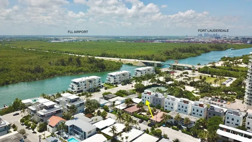 4 Bed 3 Bath Modern Contemporary Residence in Hollywood, FL - 4