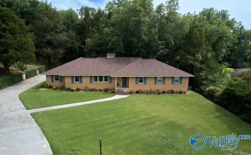 4 Bed 3 Bath Modern Contemporary Residence in Huntsville, AL