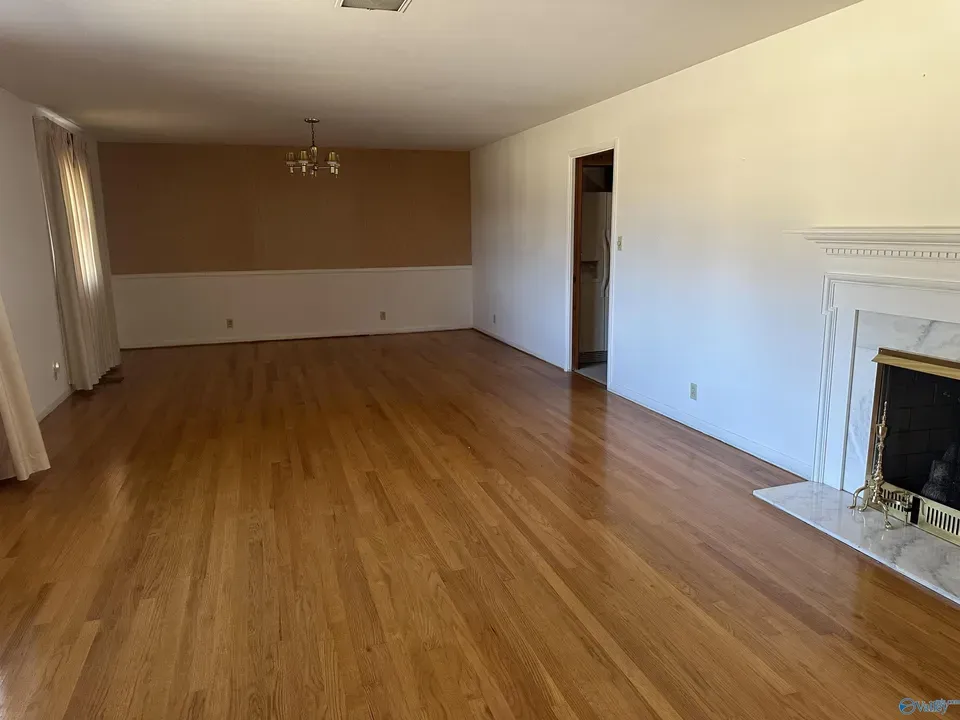 4 Bed 3 Bath Modern Contemporary Residence in Huntsville, AL - 2