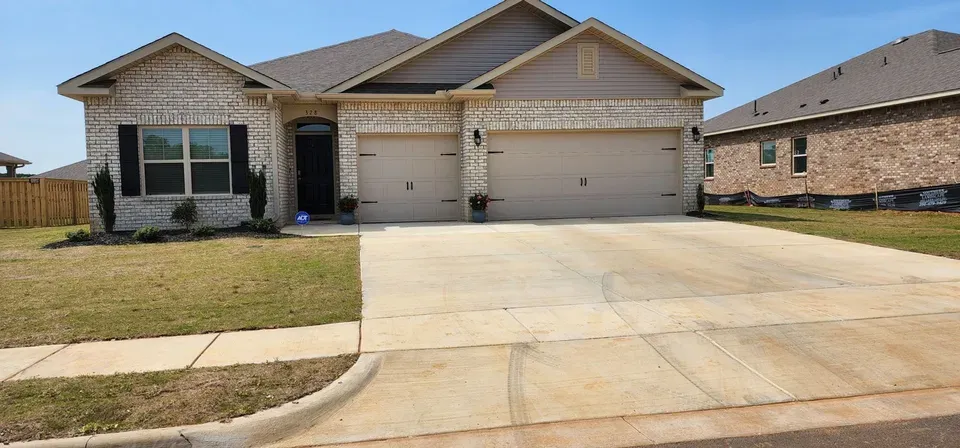 4 Bed 3 Bath Modern Contemporary Residence in Huntsville, AL - 1