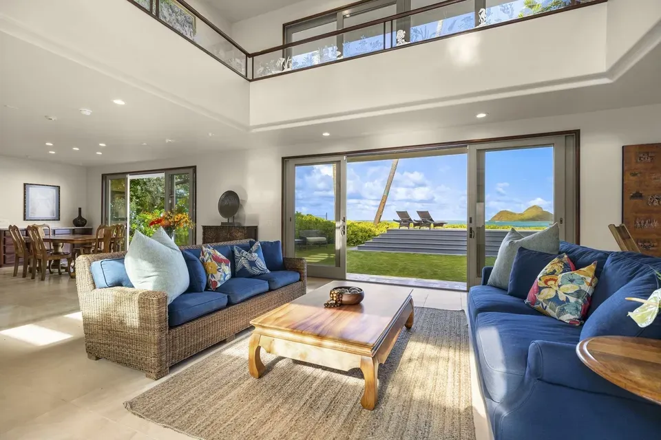 4 Bed 3 Bath Modern Contemporary Residence in Kailua, HI