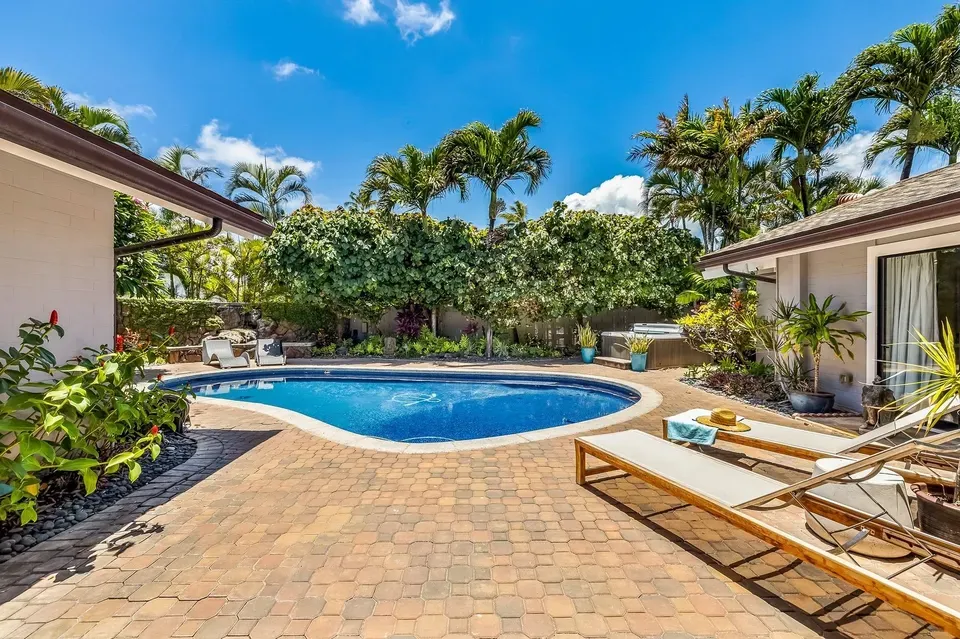 4 Bed 3 Bath Modern Contemporary Residence in Kailua, HI