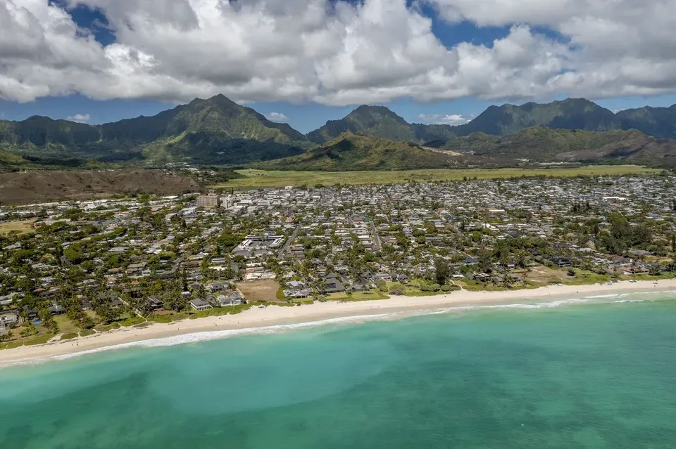 4 Bed 3 Bath Modern Contemporary Residence in Kailua, HI