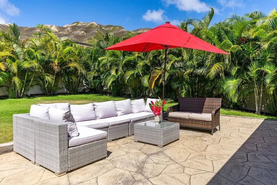 4 Bed 3 Bath Modern Contemporary Residence in Kailua, HI