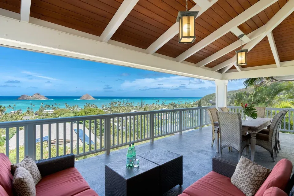 4 Bed 3 Bath Modern Contemporary Residence in Kailua, HI