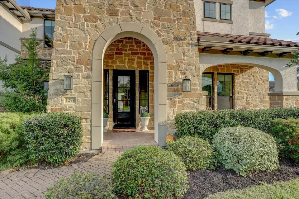 4 Bed 3 Bath Modern Contemporary Residence in League City, TX - 4