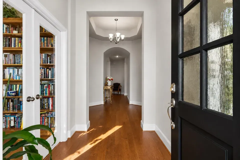 4 Bed 3 Bath Modern Contemporary Residence in League City, TX - 2