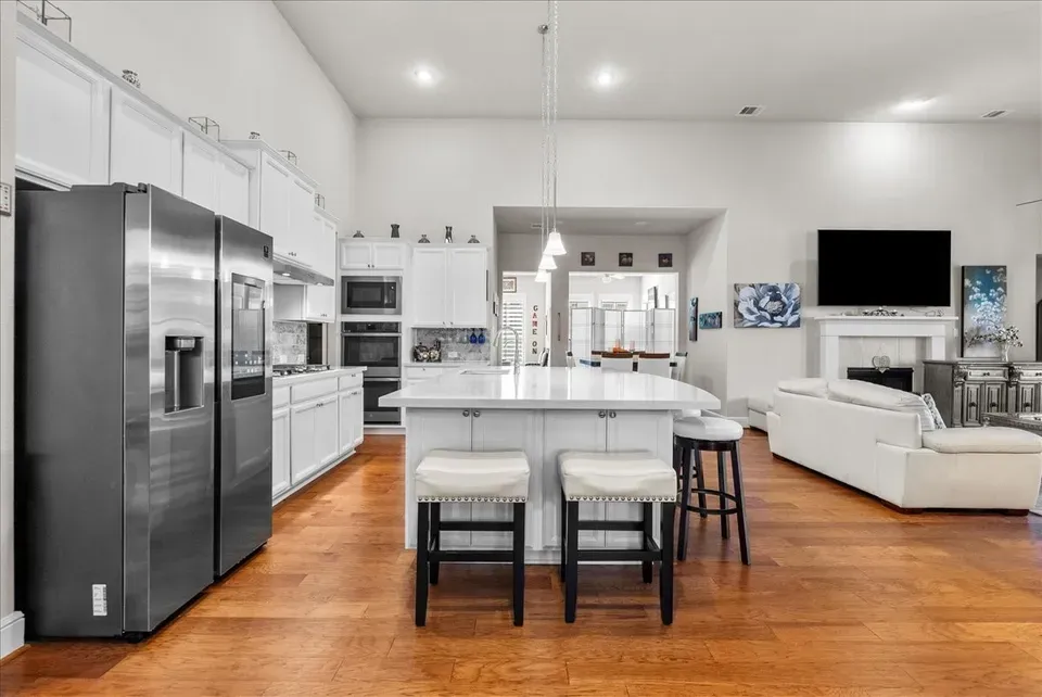 4 Bed 3 Bath Modern Contemporary Residence in League City, TX - 4