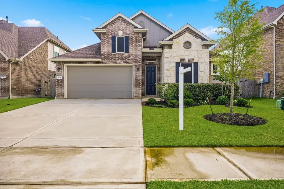 4 Bed 3 Bath Modern Contemporary Residence in League City, TX - 3