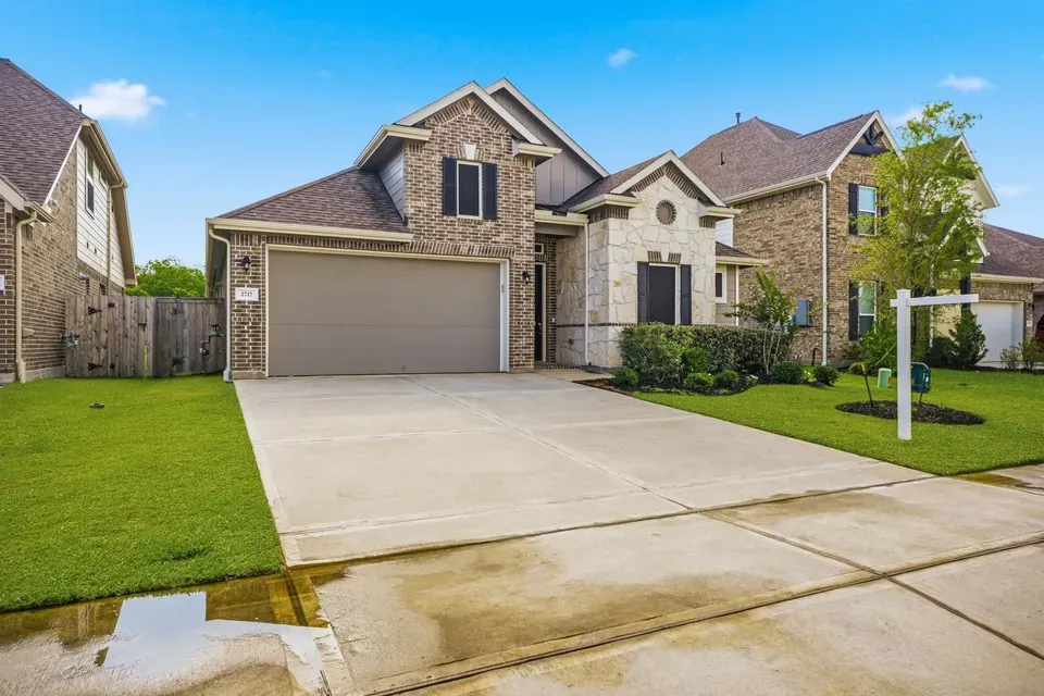 4 Bed 3 Bath Modern Contemporary Residence in League City, TX - 4
