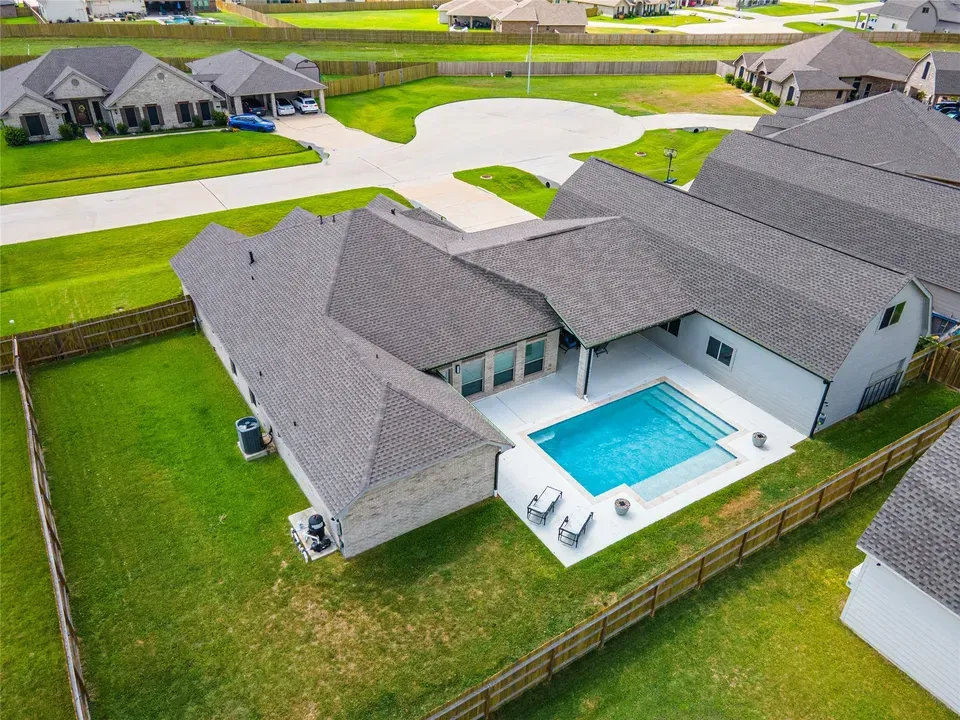 4 Bed 3 Bath Modern Contemporary Residence in League City, TX - 2