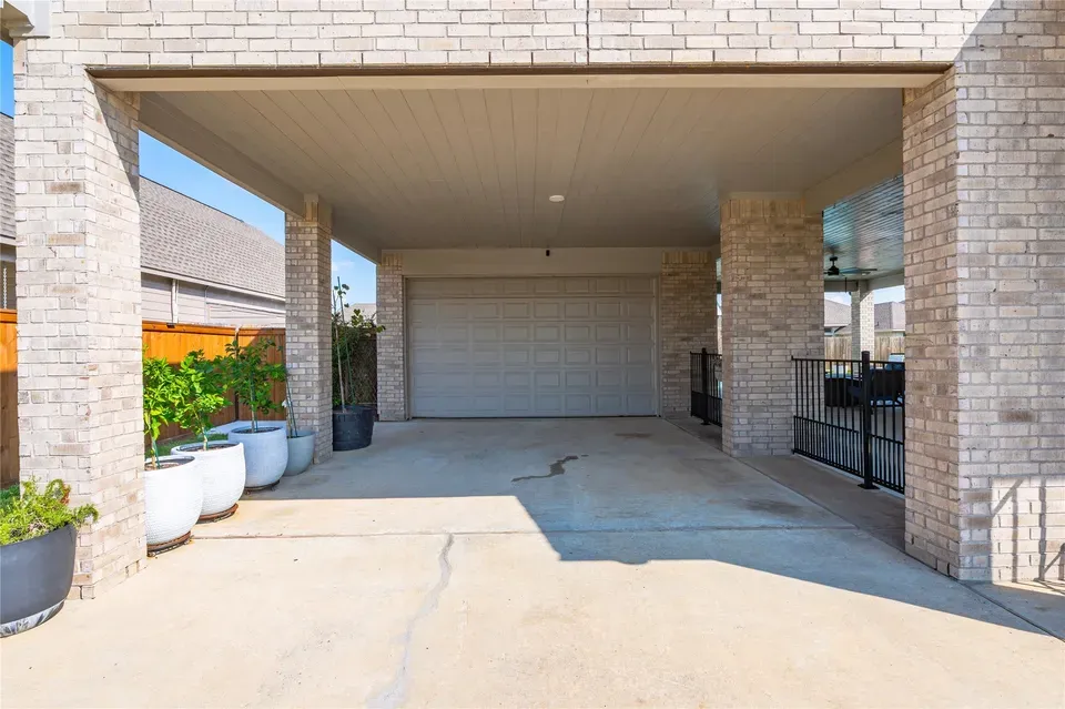 4 Bed 3 Bath Modern Contemporary Residence in League City, TX - 3
