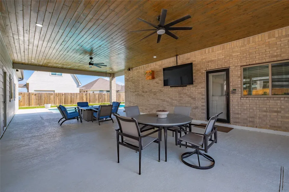 4 Bed 3 Bath Modern Contemporary Residence in League City, TX - 5
