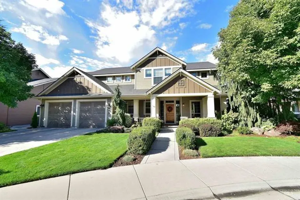 4 Bed 3 Bath Modern Contemporary Residence in Meridian, ID