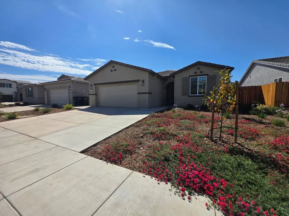 4 Bed 3 Bath Modern Contemporary Residence in Modesto, CA - 4
