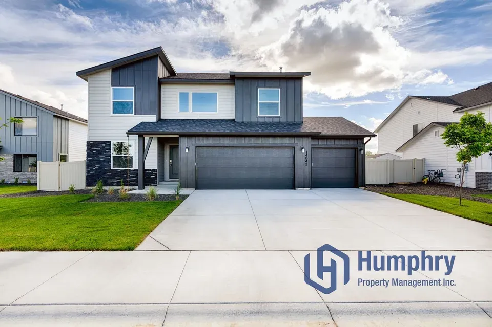 4 Bed 3 Bath Modern Contemporary Residence in Nampa, ID
