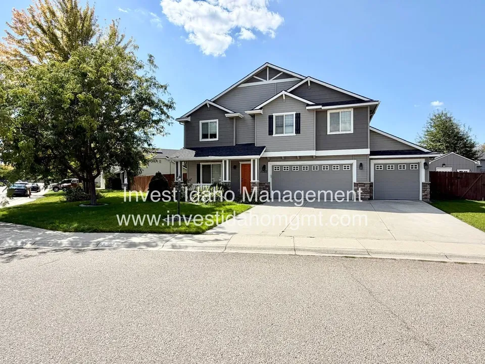 4 Bed 3 Bath Modern Contemporary Residence in Nampa, ID