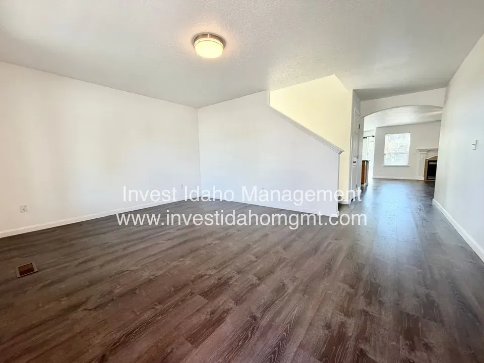 4 Bed 3 Bath Modern Contemporary Residence in Nampa, ID - 4