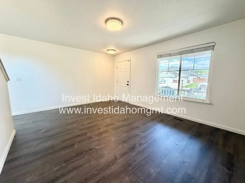 4 Bed 3 Bath Modern Contemporary Residence in Nampa, ID - 5