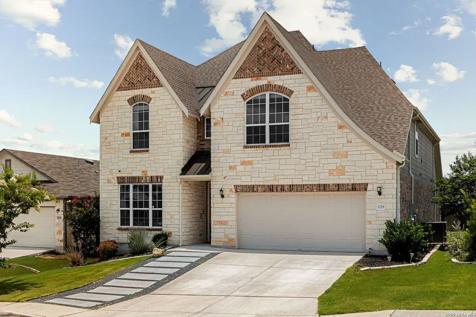 4 Bed 3 Bath Modern Contemporary Residence in New Braunfels, TX - 2