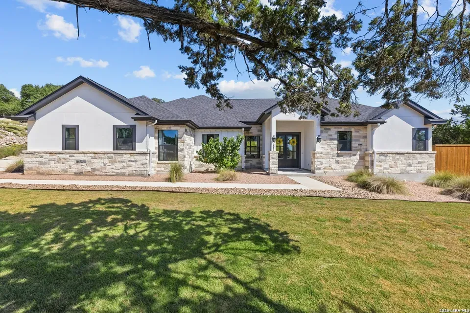 4 Bed 3 Bath Modern Contemporary Residence in New Braunfels, TX - 2