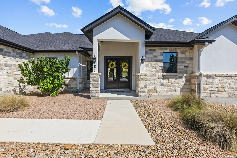 4 Bed 3 Bath Modern Contemporary Residence in New Braunfels, TX - 3