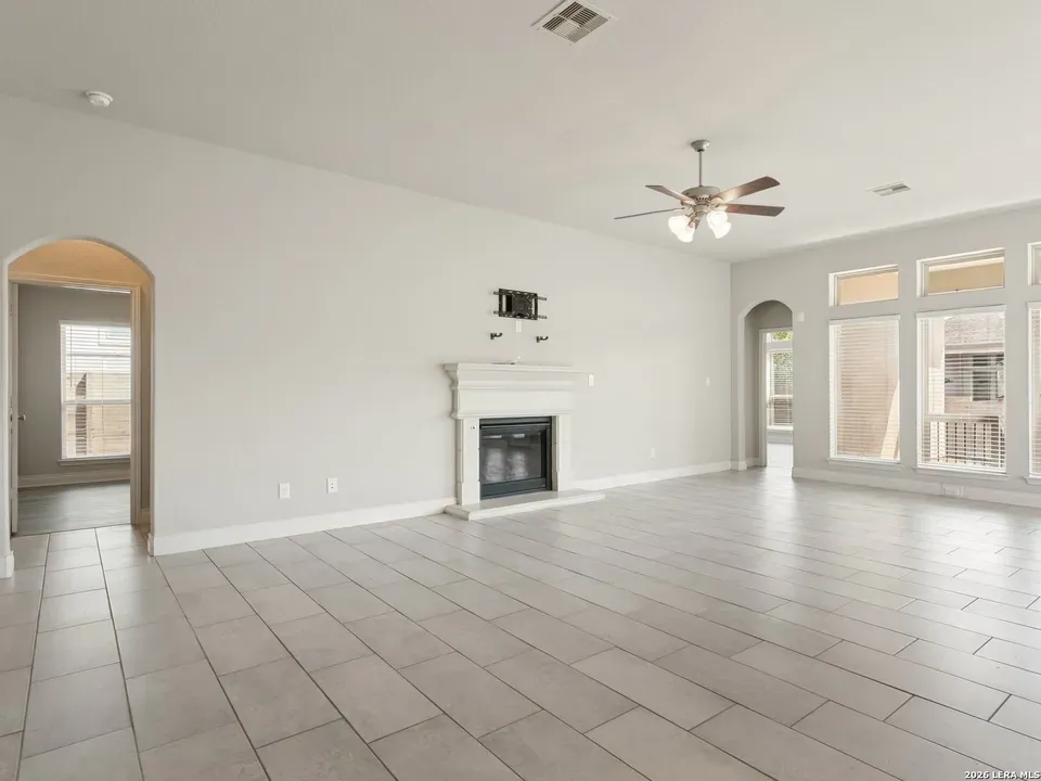 4 Bed 3 Bath Modern Contemporary Residence in New Braunfels, TX - 4