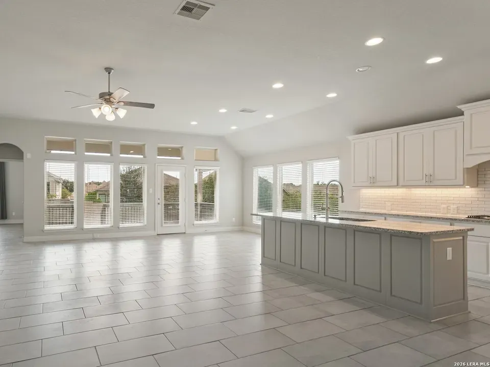 4 Bed 3 Bath Modern Contemporary Residence in New Braunfels, TX - 5
