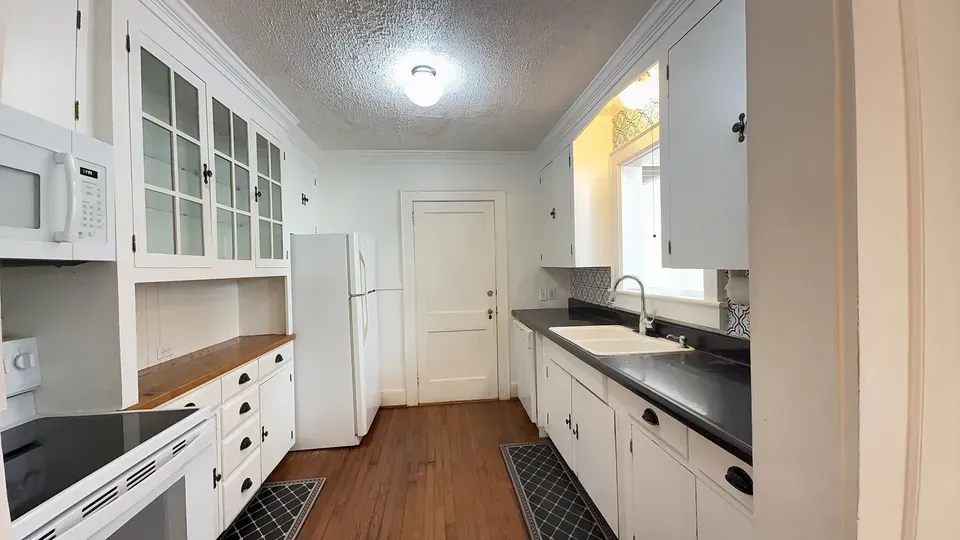 4 Bed 3 Bath Modern Contemporary Residence in Norfolk, VA - 2