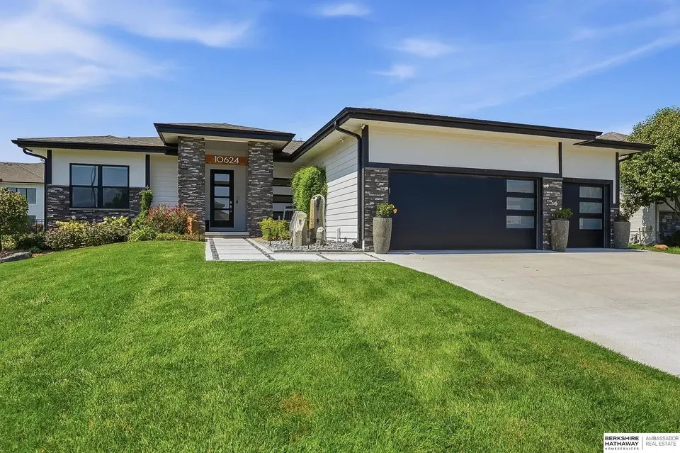 4 Bed 3 Bath Modern Contemporary Residence in Omaha, NE - 1
