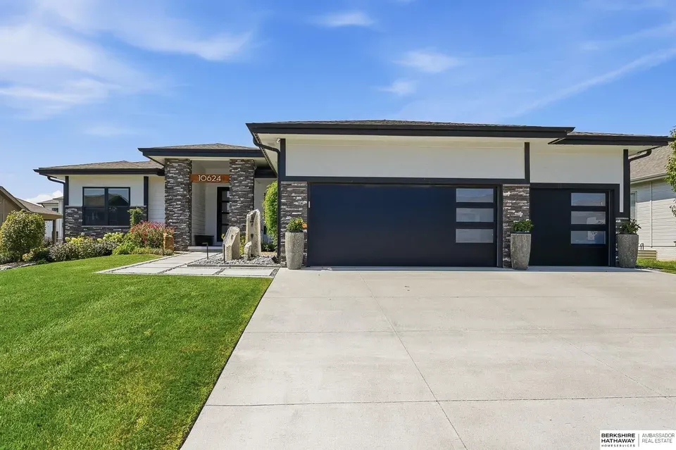 4 Bed 3 Bath Modern Contemporary Residence in Omaha, NE - 2